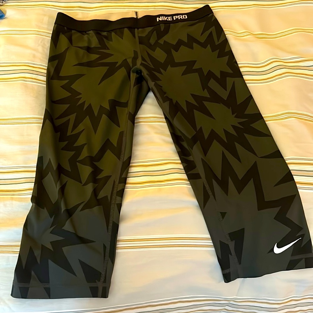 NIKE PRO dri fit cropped athletic leggings XL in dark gray with black design
